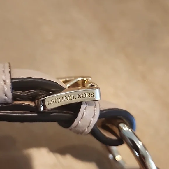 Michael Kors Beige Leather Shoulder Bag Gold Hardware 12.5x8 EUC - Picture 12 of 12